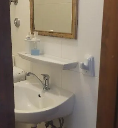 Ll Apartment *